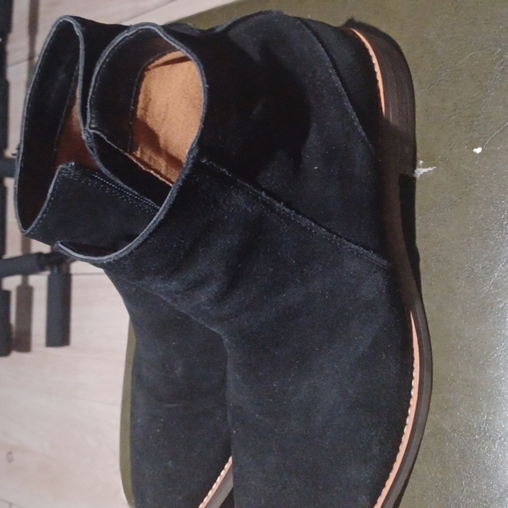 Shoe - Picture 2 of 4